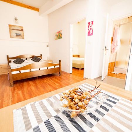 Guesthouse Lastavica Novalja Kültér fotó