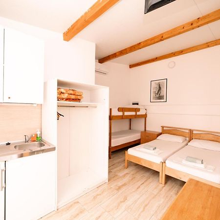 Guesthouse Lastavica Novalja Kültér fotó